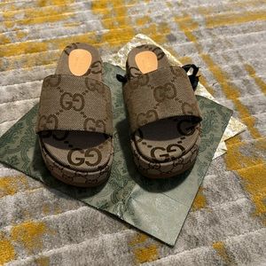 COPY Gucci GG monogram canvas slide platform sandal Never worn 8.5 9